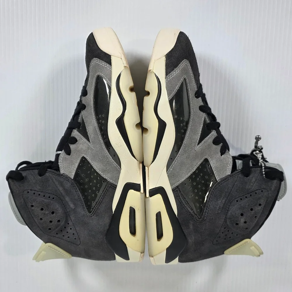Air Jordan 6 Retro Tech Chrome Sneakers Womens 10.5 Grey Black Suede CK6635-001